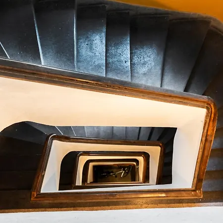 The Architect - Center, Free Parking! *