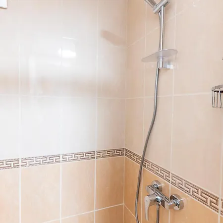 The Architect - Center, Free Parking! *