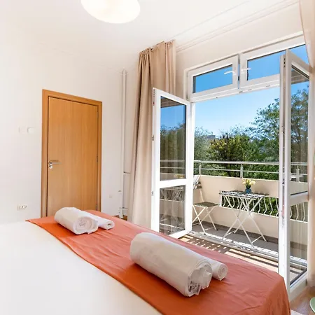 The Architect - Center, Free Parking!