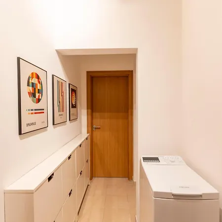 The Architect - Center, Free Parking! *