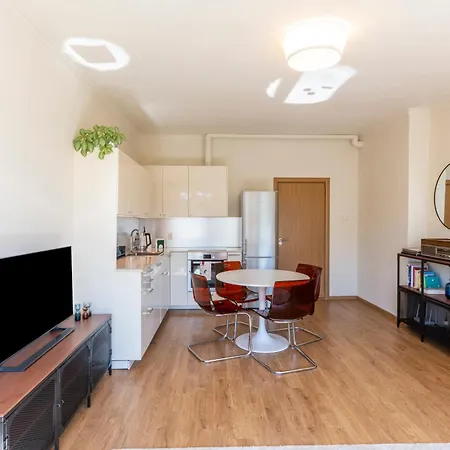 The Architect - Center, Free Parking! *