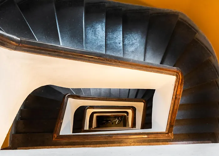 The Architect - Center, Free Parking! *