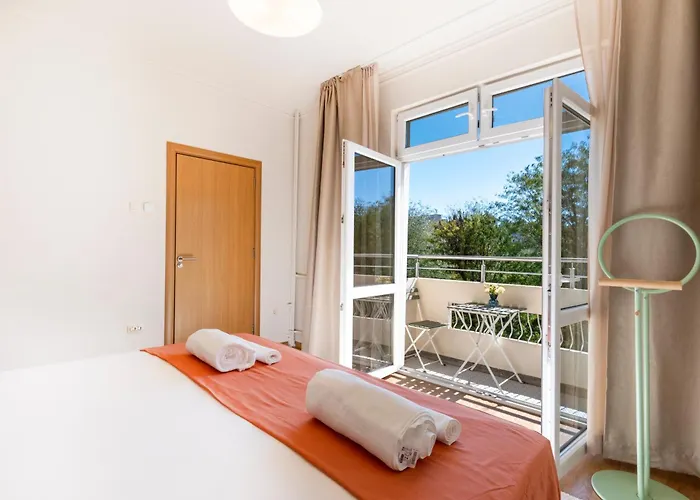 The Architect - Center, Free Parking!