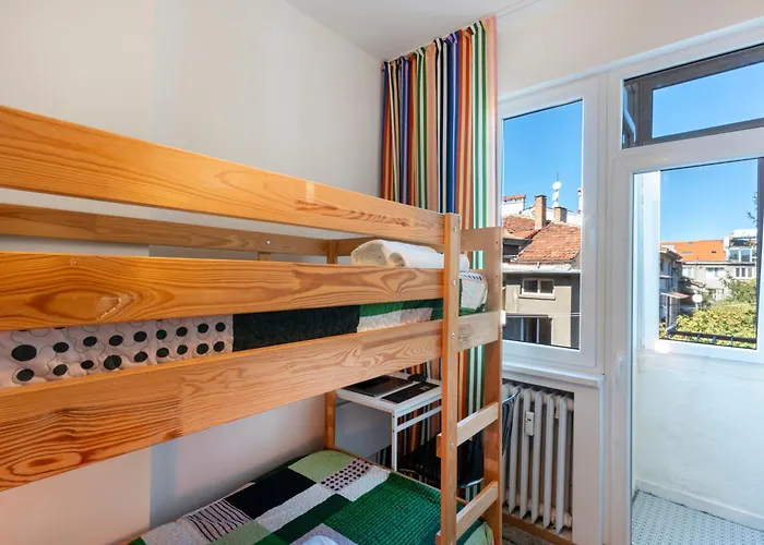 The Architect - Center, Free Parking! *