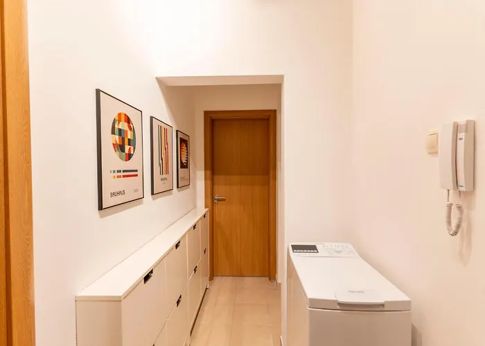 The Architect - Center, Free Parking! *